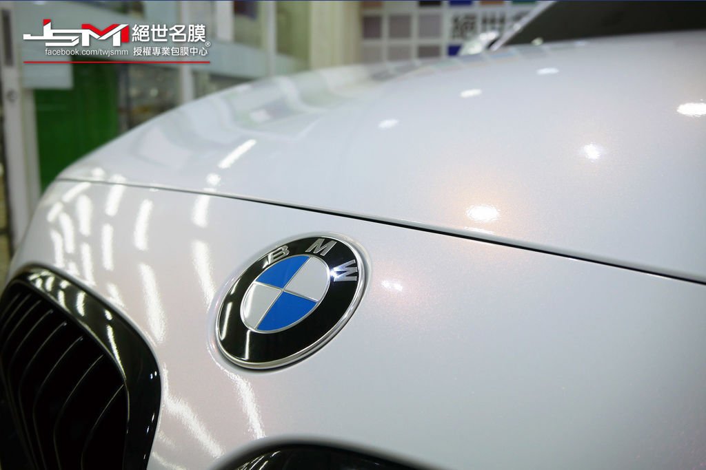 1061003-BMW 120i變色珍珠白+車頂亮黑-P1050152.JPG