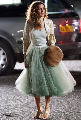 carrie-bradshaw-in-the-mint-green-dress-with-cream-blazer