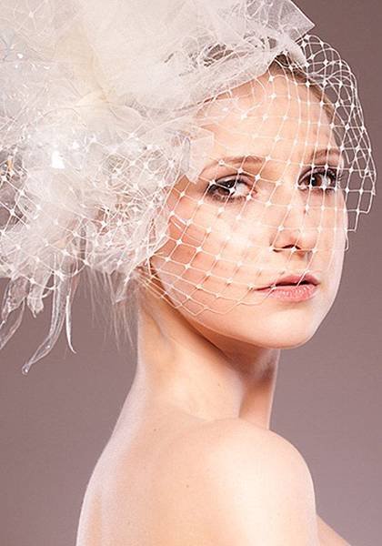 2011-trends-royal-wedding-inspired-bridal-accessories-net-fascinator__full