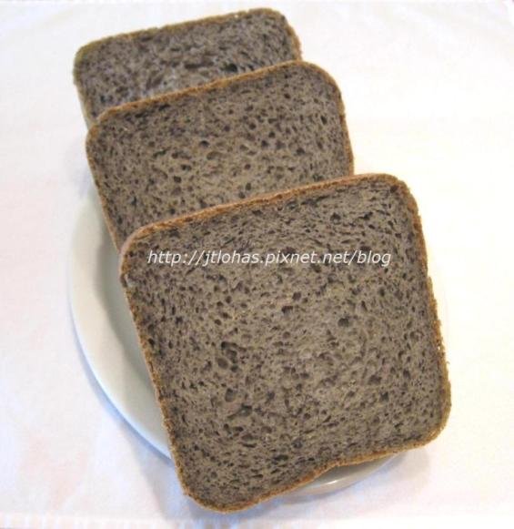 Potato Bread with Black Sesame Seeds-1.jpg