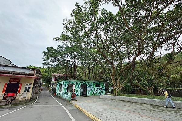 舊草嶺隧道(鐵馬隧道) 福隆漫遊(東興宮 星巴客 海水浴場)