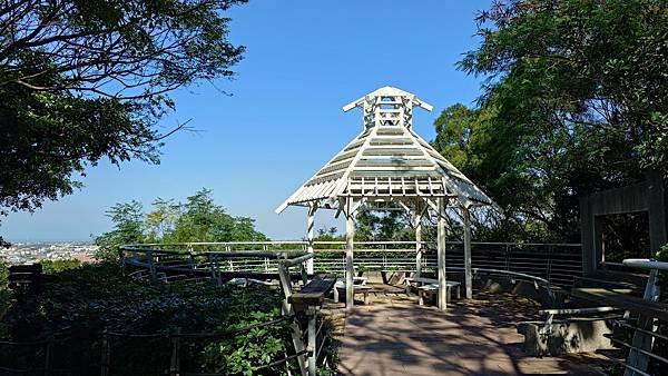 台中清水鐵道之旅(鳌峰山 紫雲巖 清水國小 米糕 粉粿)