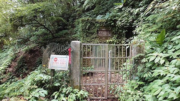 猴崁古道(草山瀑布 吊橋 百年楓香 滾水頭) 青春嶺 大屯瀑