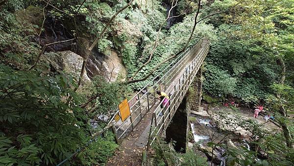 猴崁古道(草山瀑布 吊橋 百年楓香 滾水頭) 青春嶺 大屯瀑