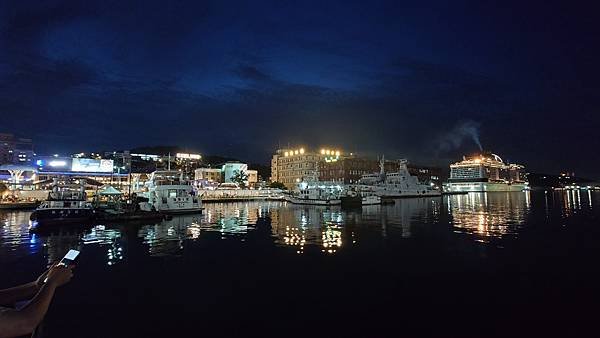 基隆海洋廣場夜景(夏天晚上散步好去處)  基隆小吃彙總