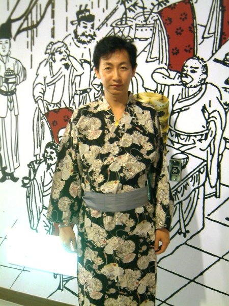 一出更衣室  笑得我肚子痛...哈