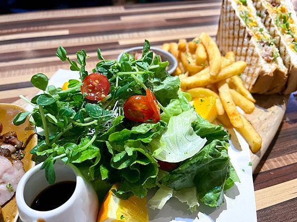 【芮食記】蘇草- 台大早午餐 | 麻糬鬆餅 | 超大早餐盤 