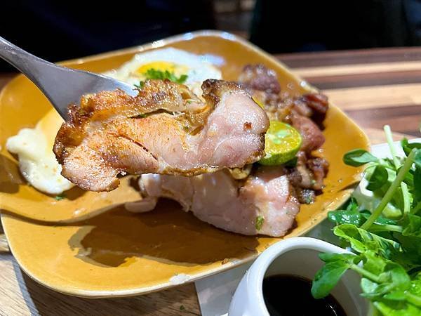 【芮食記】蘇草- 台大早午餐 | 麻糬鬆餅 | 超大早餐盤 