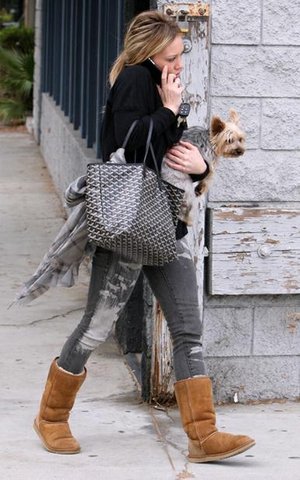 hilary-duff-and-her-goyard-st-louis-tote1.jpg