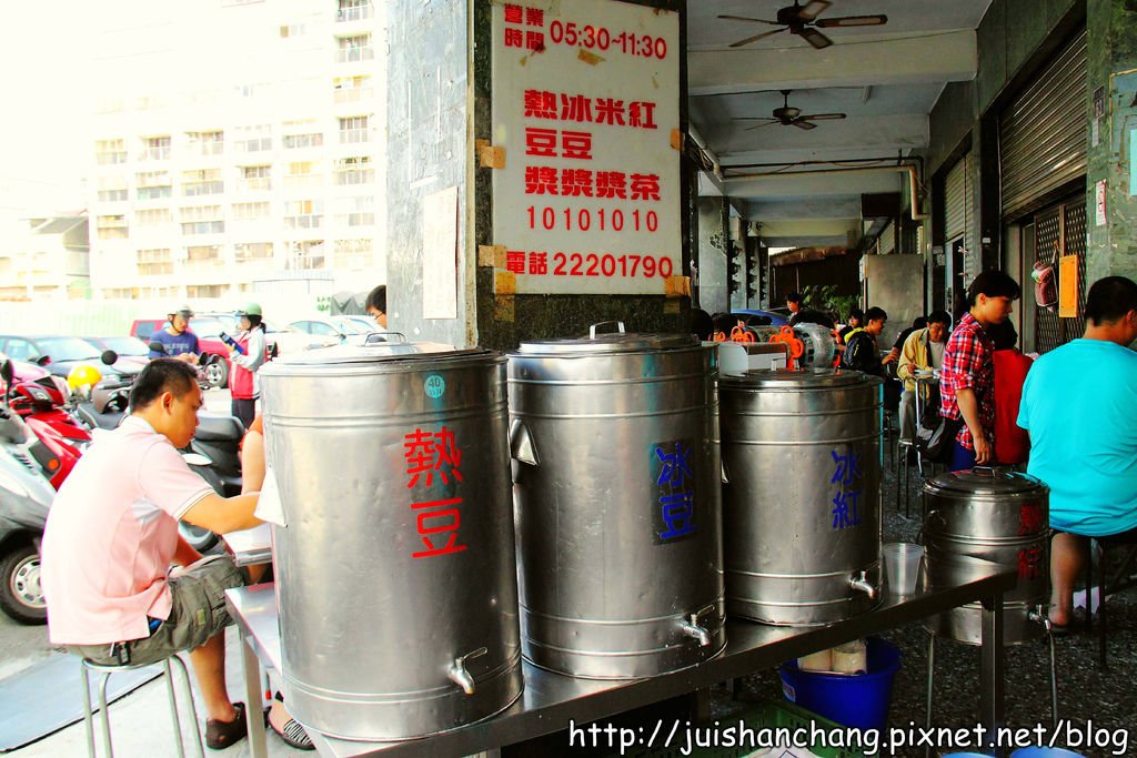 【食記—台中東區】在地人激推的銅板小吃平民美食～信義路無名湯