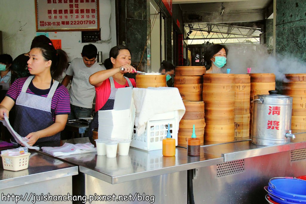 【食記—台中東區】在地人激推的銅板小吃平民美食～信義路無名湯