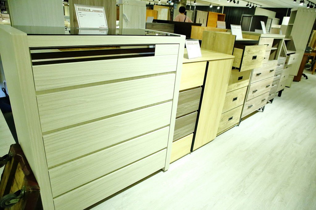 台中家具行推薦，億家俱全館庫存清倉！中台灣最大批發倉庫，家具