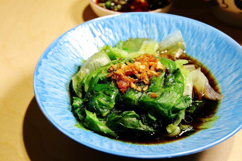 牛山．牛肉麵．燒肉飯，桃園最難吃到的牛肉麵！超狂清燉牛肉麵滿