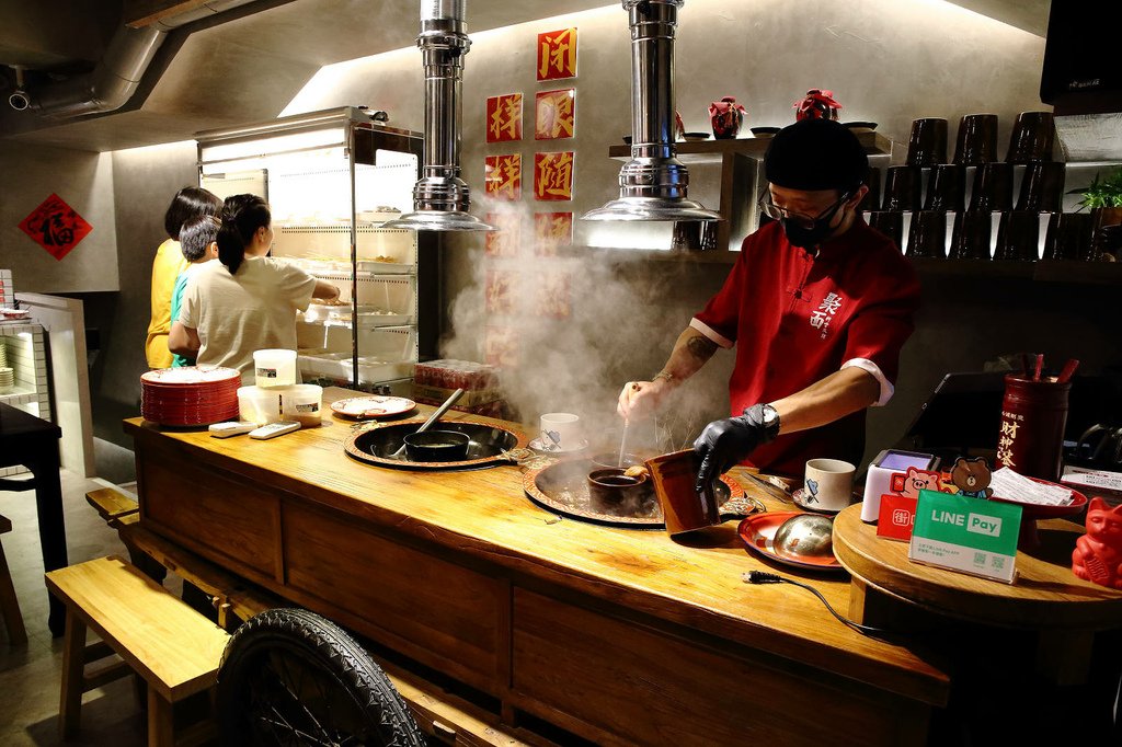 聚面。延吉街新開幕的10元串串香！來自四川最傳統的川味面食與