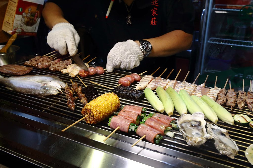 隱藏在士林夜市的美食餐廳，雞老闆桶仔雞(士林夜市店)，烤雞/