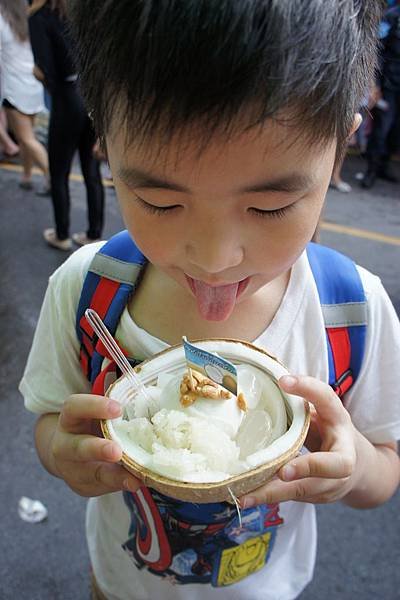 6.21 Chatuchk coconut ice cream 1a.jpg