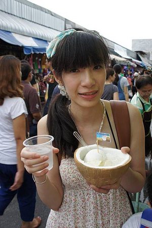 6.21 Chatuchk coconut ice cream 5a.jpg