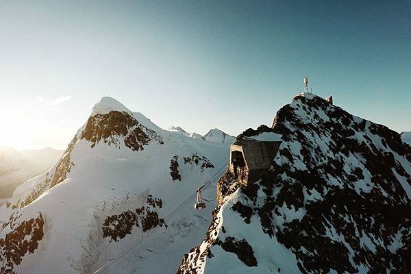 Key-Visual-Matterhorn-glacier-paradise_front_large.jpg