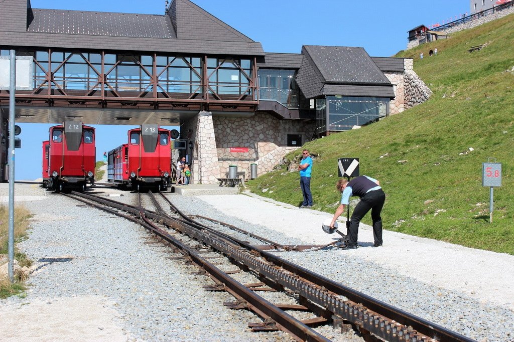 summit-station_調整大小.jpg