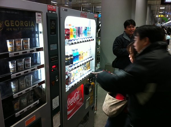 韓國也是好多販賣機