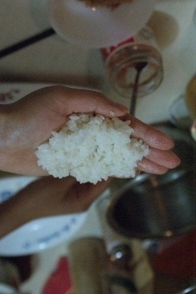 取適量的飯