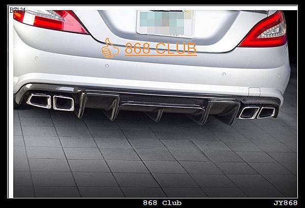 W218 RENNTECH 碳纖維後下巴實車照-1.JPG