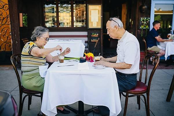 心理學研究證實，懂得感恩的人，幸福感會比較高、也比較樂觀，較