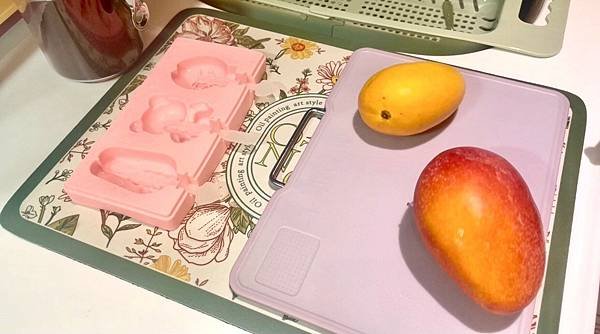 芒果優格冰.夏日芒果季冰箱必備冰品.簡單快速親子料理