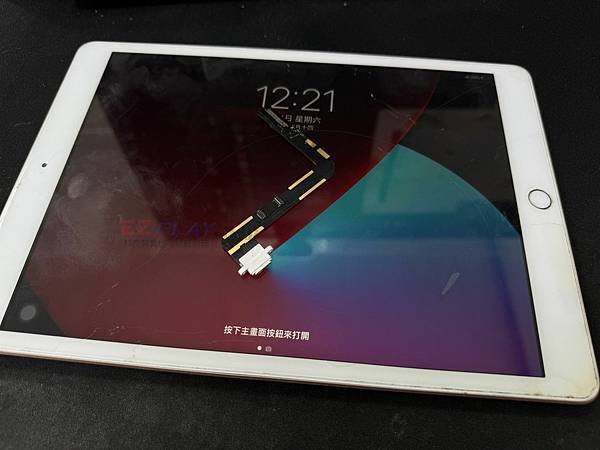 IPAD8不能充電(台中手機維修最推薦) (台中手機包膜最推