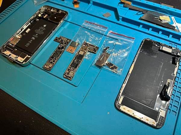 當你以為你的 iPhone 12 Pro 只是生病了 (台中