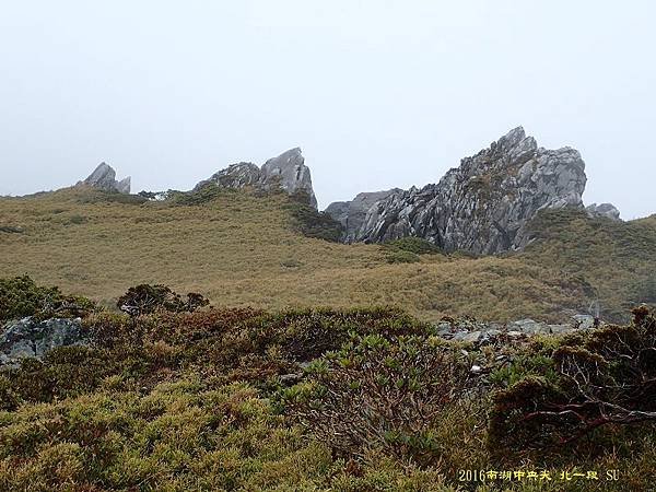 中央尖山嶙峋奇石