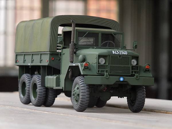 中華民國陸軍M35A2載重車(聯勤軍車廠產製，俗稱兩噸半)血