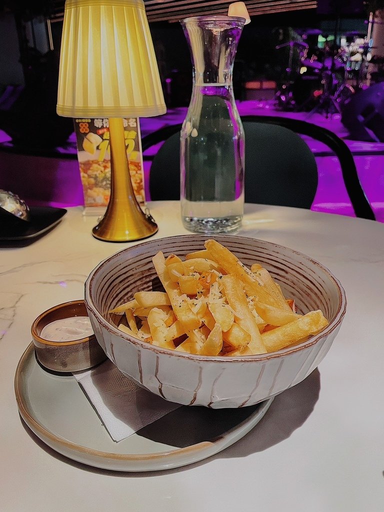 象山站｜將美食與音樂結合的OXI Oyster&amp;Wine L