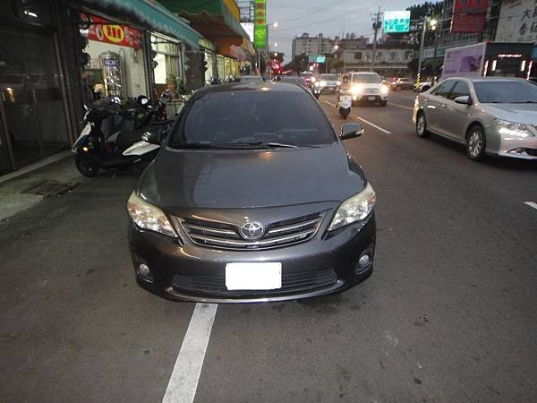 2012年 Toyota Altis 增加彈射遙控晶片鑰匙 