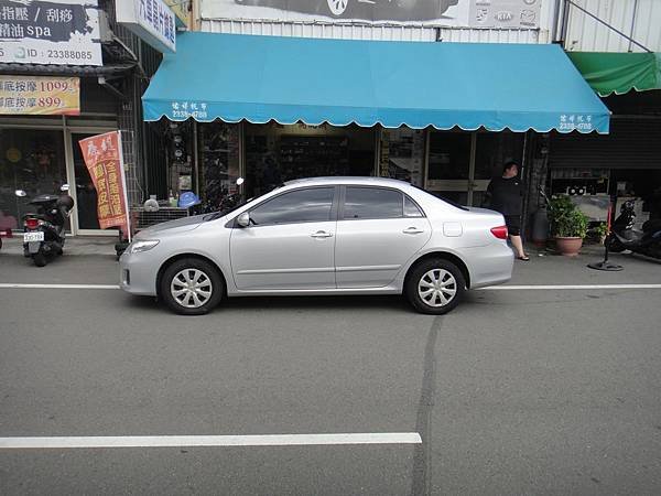 2012年 Toyota Altis 增加彈射遙控晶片鑰匙 