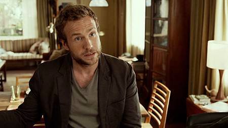 Rafe Spall-02