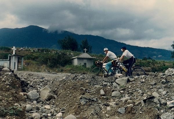 1987年12月，江蓋世單車環島「國土之旅」，與童鴻欽鐵馬走台灣，宣揚台灣獨立理念。18縮01.jpg