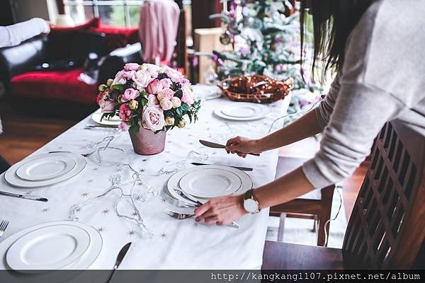 woman-flowers-holidays-girl-6270.jpg