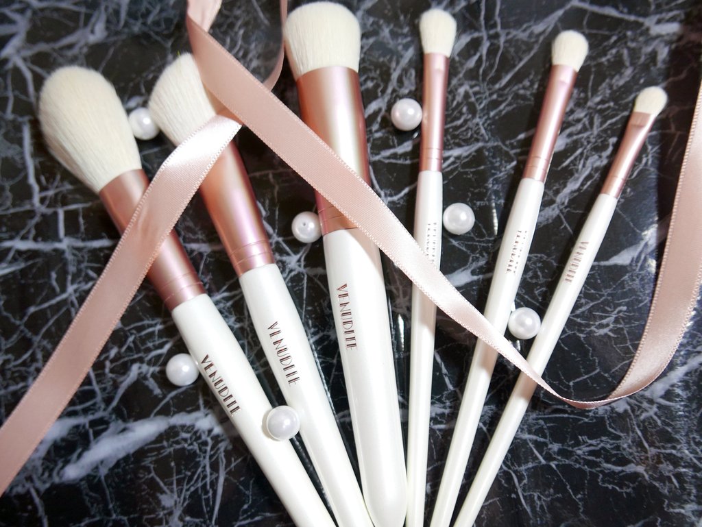 Venudite Cosmetics 初戀系列仿生羊毛刷具組.jpg