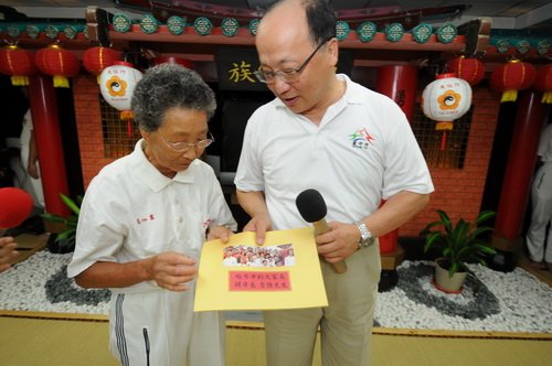 胡志強訪太極門 金門阿嬤陳情 胡允諾反應解決問題