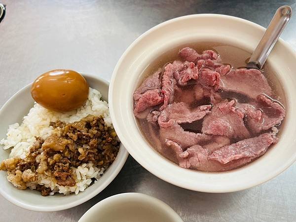 【台南美/北區】阿寶牛肉湯-點湯就送加魯蛋的肉燥飯,好吃又高