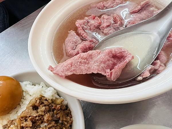 【台南美/北區】阿寶牛肉湯-點湯就送加魯蛋的肉燥飯,好吃又高