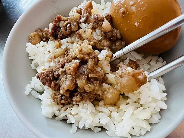 【台南美/北區】阿寶牛肉湯-點湯就送加魯蛋的肉燥飯,好吃又高