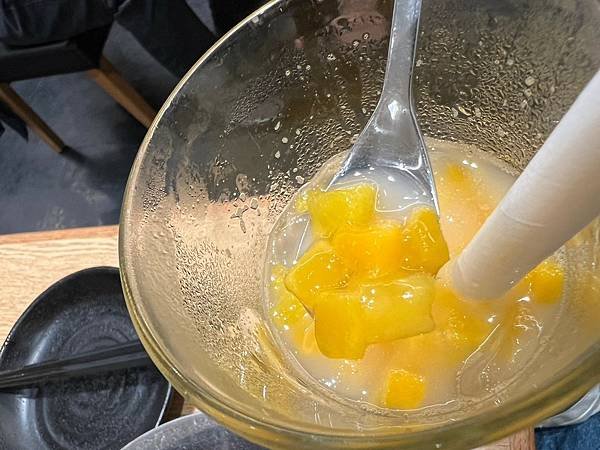 【台中美食東區】屯京拉麵-麵量多不怕吃不飽,麻辣湯頭是認真辣