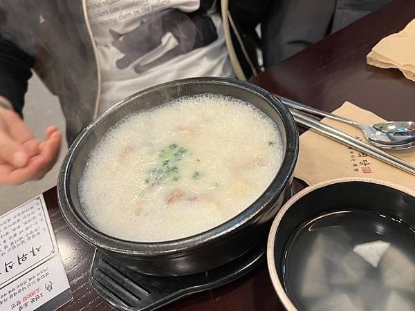 【首爾美食/麻浦】女婿食堂-孔德站樂天酒店的地下商場內,章魚