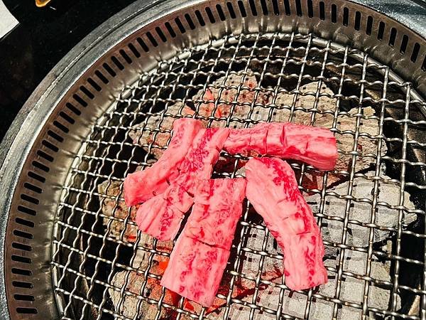 【台南美食/安平區】碳佐麻里精品燒肉 -燒肉界南霸天,肉質不