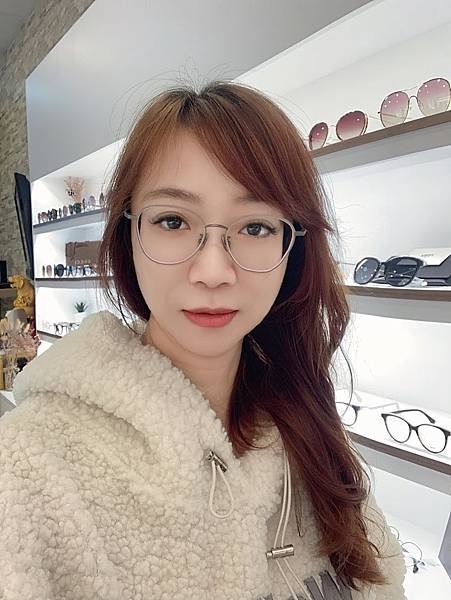 【自由專業光學眼鏡】天母專業驗光｜多焦初體驗｜看遠看近一副搞