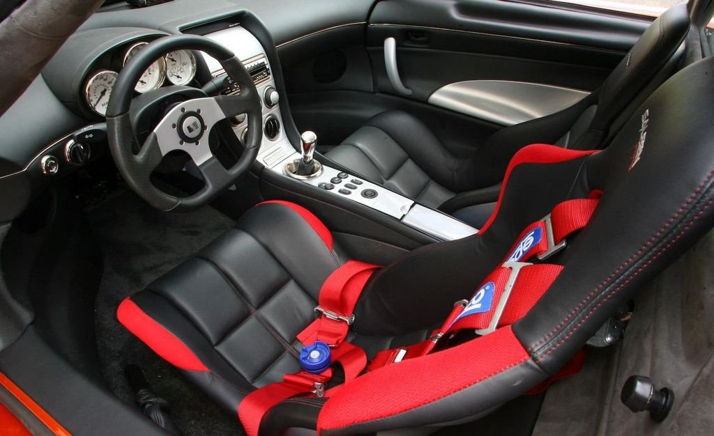 saleen-s7-twin-turbo-interior-photo-2