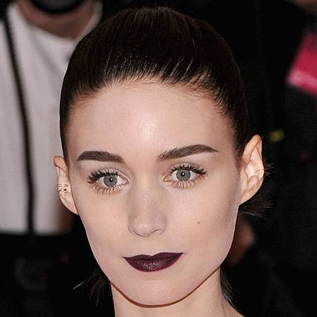 rooney-mara-dark-lips-met-gala-w724