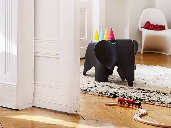 Vitra-Eames-Elephant-black-insitu.jpg